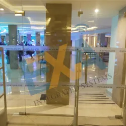 توريد وتركيب بوابات إنذار سرقة الملابس ونظام التاجات الأمنية للمحلات التجارية داخل احدي القري السياحية بشرم الشيخ